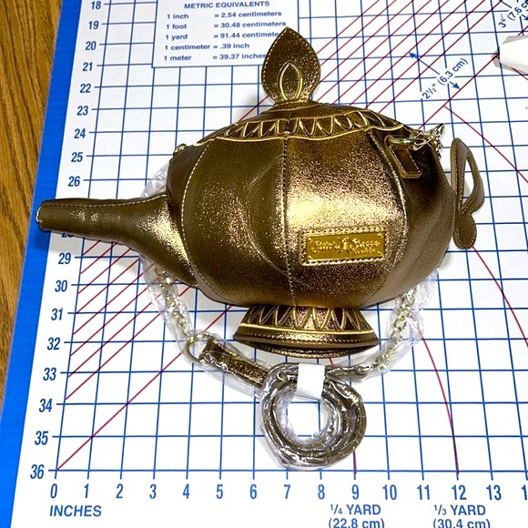 Stitch shoppe x Loungefly Disney Aladdin 30th Anniversary Genie Lamp Bag. NWOT - Picture 5 of 11